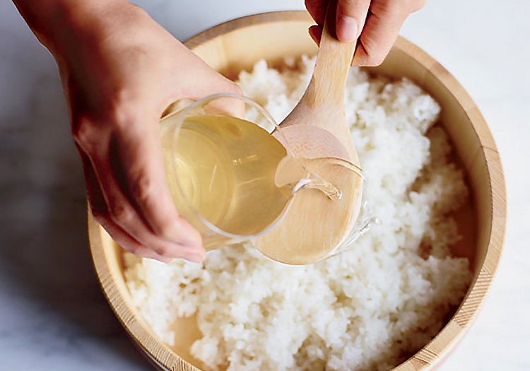 Sushi Rice Recipe: How to Make? 2 Sushi Rice Recipe - Adding rice vinegar for flavor