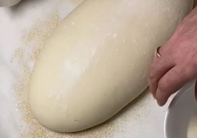 Ramadan Pita Recipe - While you are making the final leavening of the dough, place it on the wheat bran that you spread generously so that the dough does not stick to the counter.