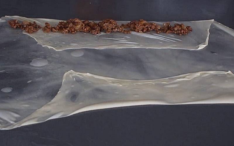 Kol Böreği - Elde Hamurun Açılması