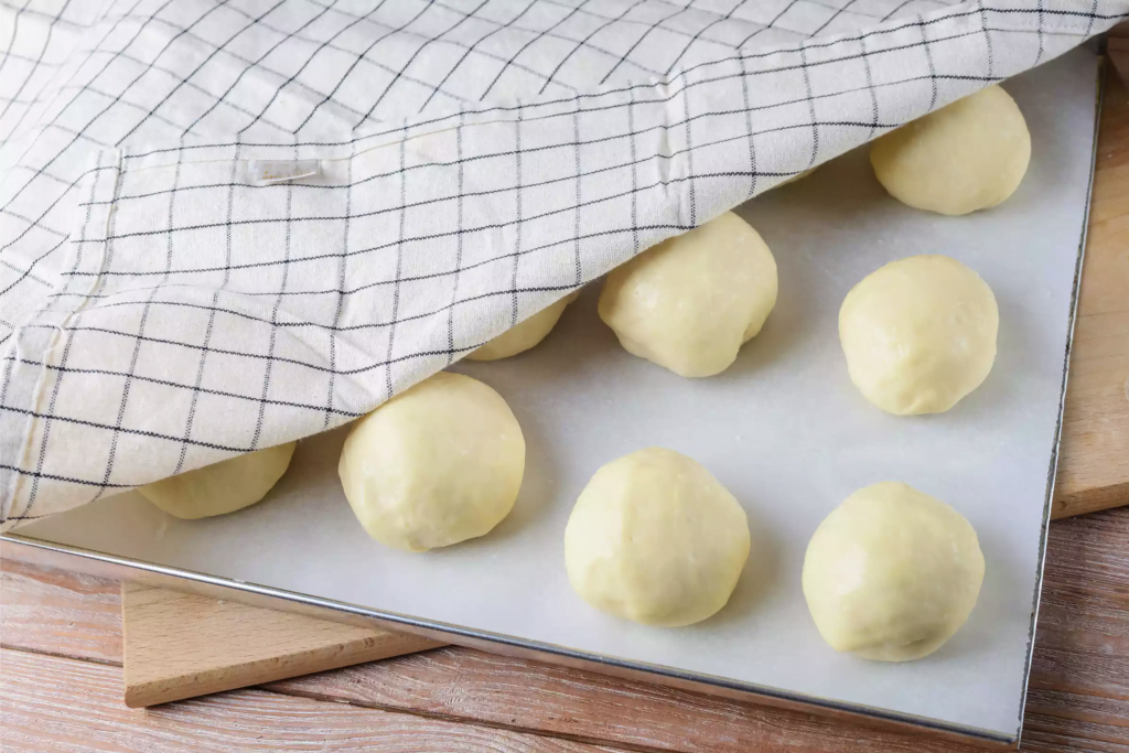 Mini Burger Bread Recipe - The final leavening process should be done on the tray.