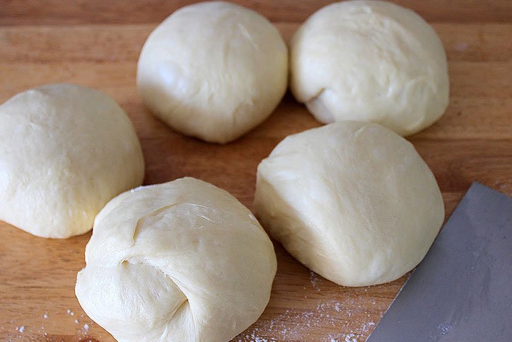 İngiliz Muffin Tarifi - Bazlama hamuru bezelerinizi yuvarlayın