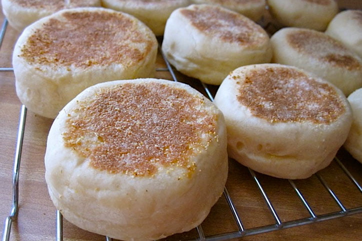 English Muffin Recipe - To cool down the muffins put them on a grilled tray