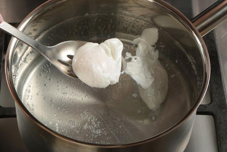 Eggs Benedict Recipe - Poaching Eggs